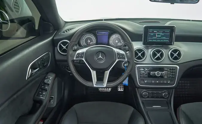 Mercedes benz CLA