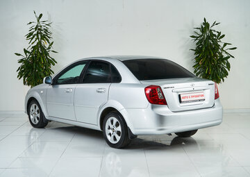 Daewoo Gentra Вид 4