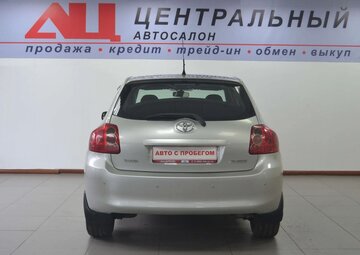 Toyota Auris Вид 4